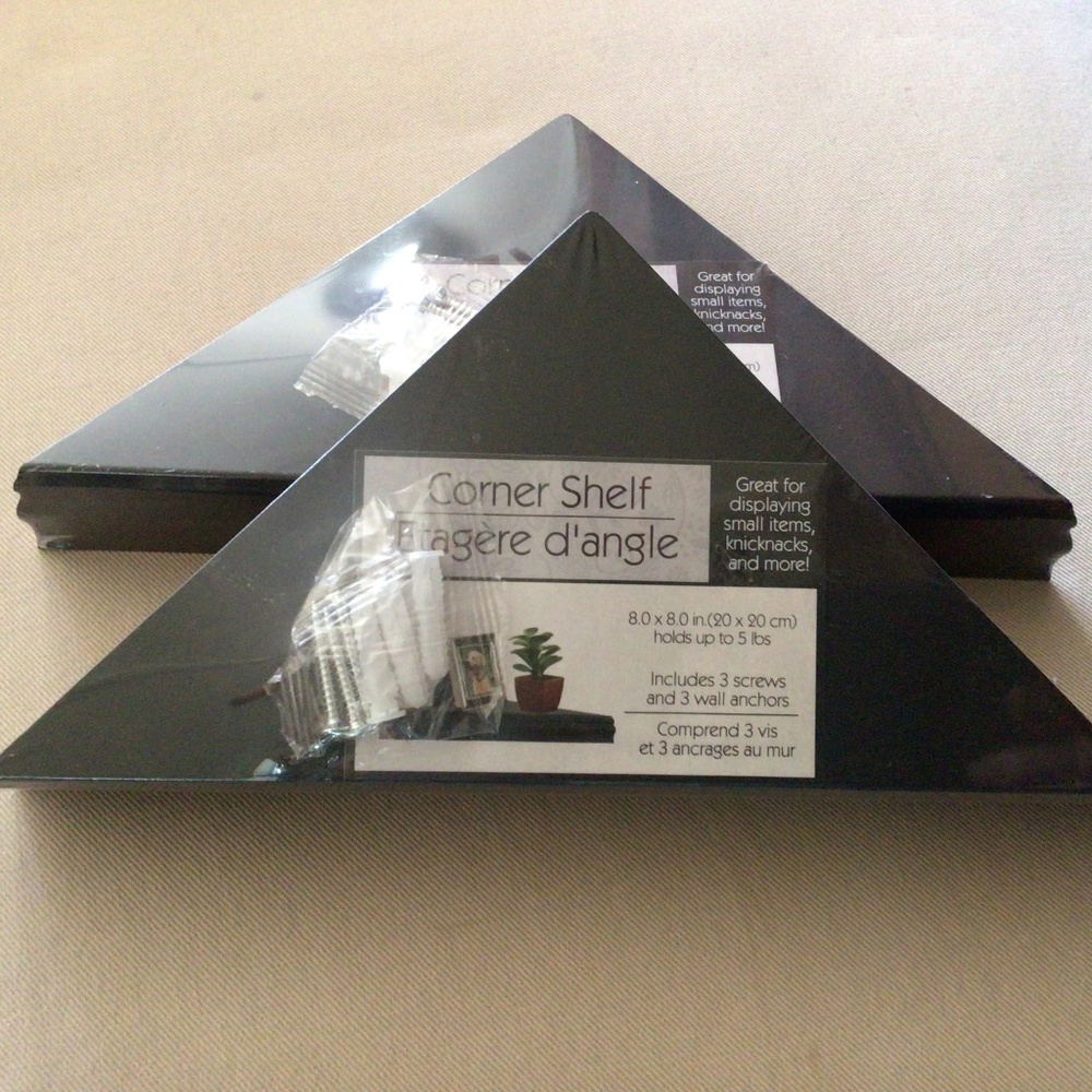 Corner Shelf set of 2 nwt
